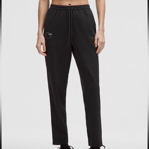 Lululemon miles maker Crew graphic high rise track pant